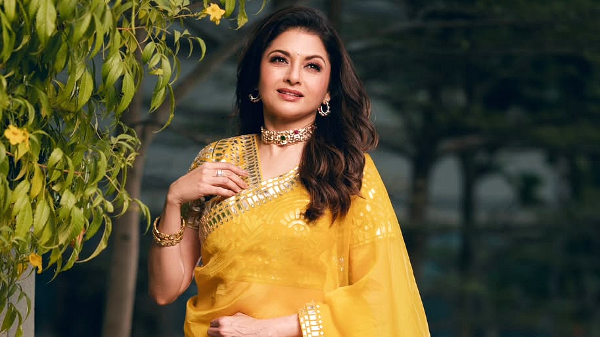 Bhagyashree Calls Out Intimacy in Modern Films: ‘Not Necessary to Show What Makes You Squirm While Sitting With Your Parents Or Children' 1 Bhagyashree Calls Out Intimacy In Modern Films