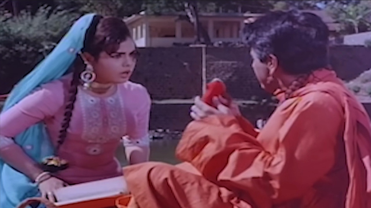 dlip-kumar-asked-mumtaz-to-hit-him-harder-ram-aur-shyam