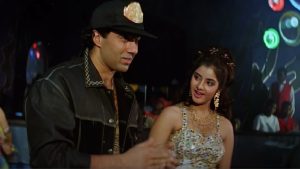 divya-bharti-was-launched-in-vishwatma-without-screen-test