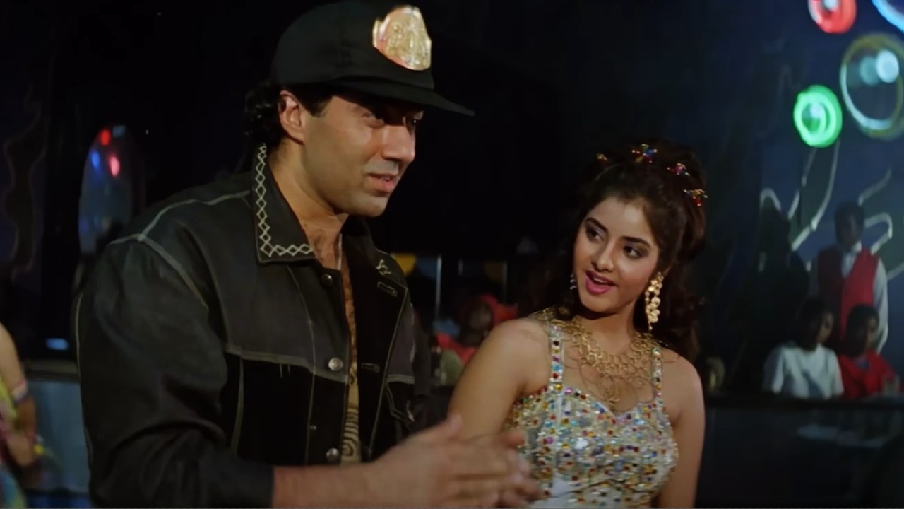 divya-bharti-was-launched-in-vishwatma-without-screen-test