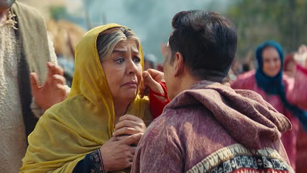 Farida Jalal and Akshay Kumar in a still from from the movie Welcome to the Jungle.