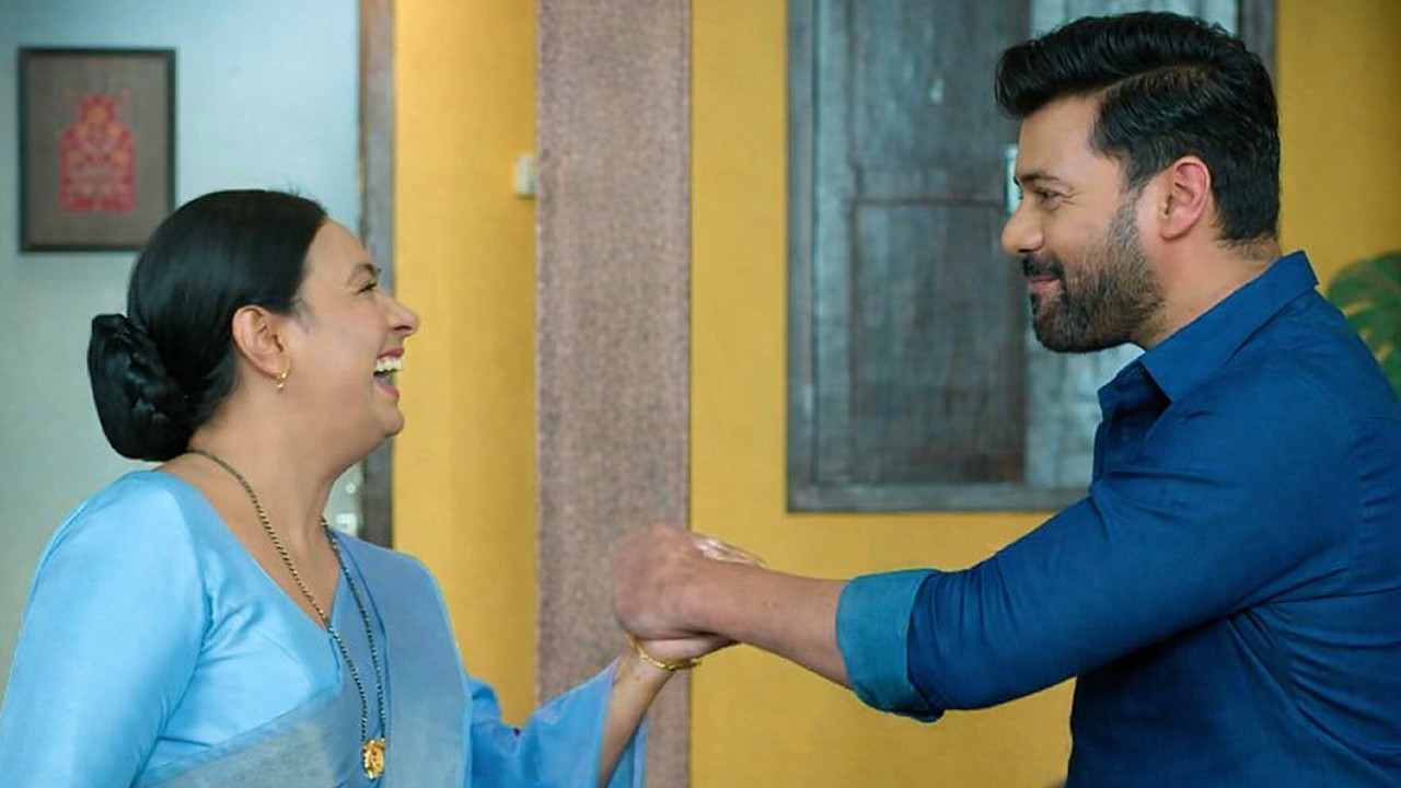 From Toxic Mom to Rakshit's Wingwoman: Is Malti's Shocking Upgrade In O Humnava Tum Dena Saath Mera Convincing Or Total Bait? 1 A dramatic emotional sequence from O Humnava Tum Dena Saath Mera highlighting Malti's shocking transition from an enabler to a supportive parental figure for Rakshit and Aparajita.