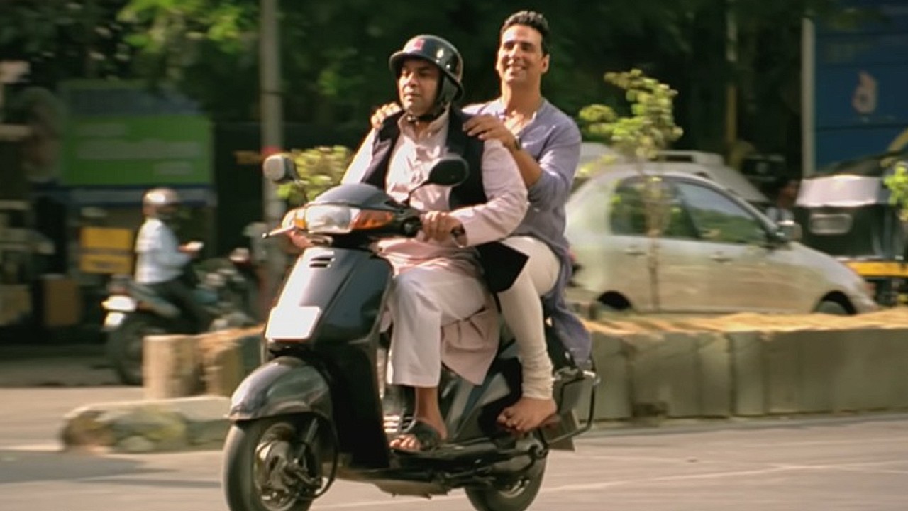Paresh Rawal and Akshay Kumar in a still from OMG