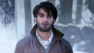 Ranveer Singh Clipped His Stomach Lootera