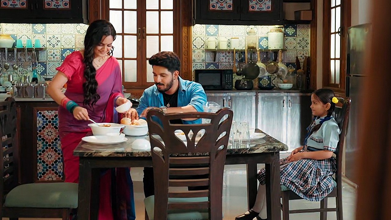Sachin looking mature with his short haircut next to Sailee in Ganpatipule post-leap in Udne Ki Aasha