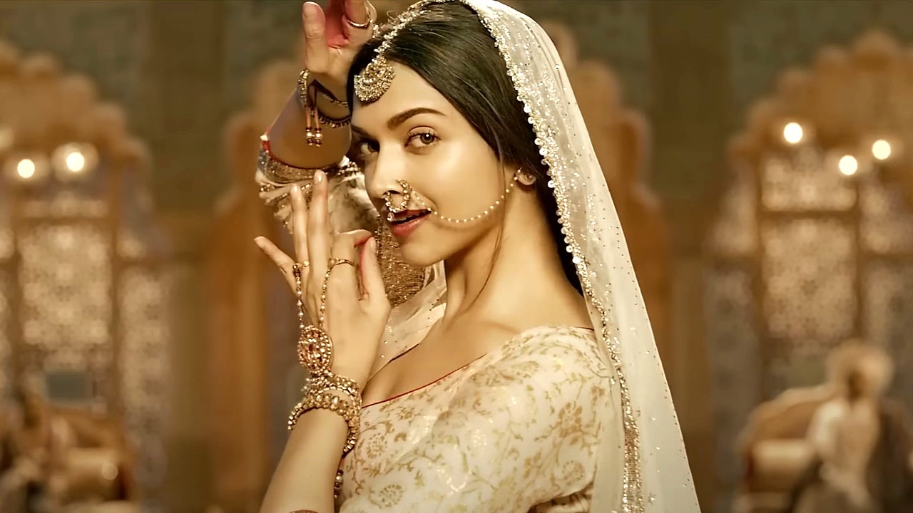 sanjay-leela-bhansali-frozen-by-deepika-padukone-beauty