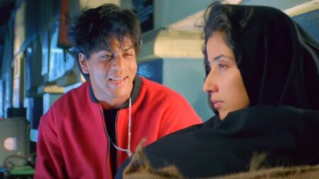 shah-rukh-khan-would-sleep-on-bus-floor-during-lunch-breaks-dil-se-shoot