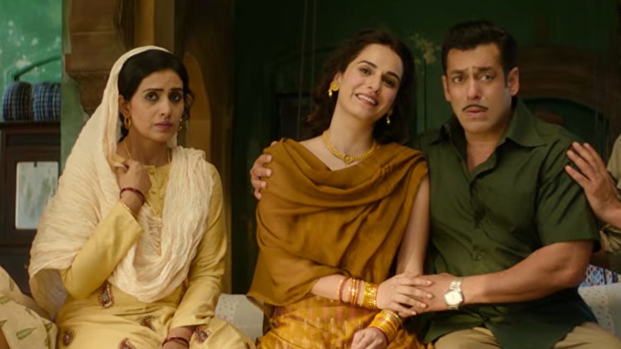 Sonali Kulkarni in a still as Jankidevi alongside Salman Khan in Bharat