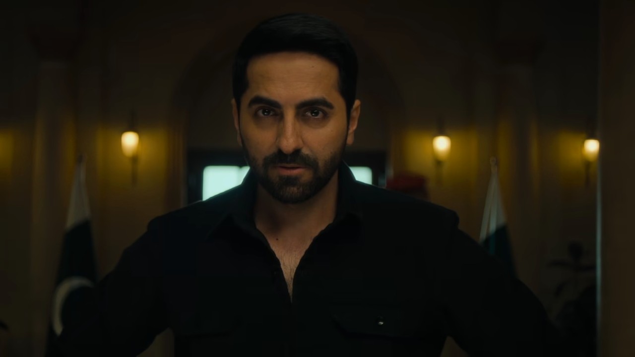 Udta Teer Movie Review: Ayushmann Khurrana-Sara Ali Khan’s Spy Comedy Catches Amnesia From Its Own Hero 3 Ayushmann Khurrana looking intense in Udta Teer