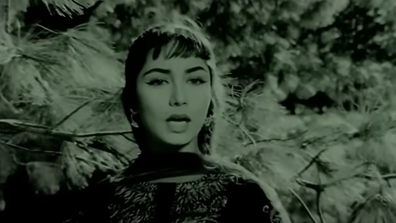 Why Sadhana Cried For Two Hours On Sets Of Ek Musafir Ek Haseena