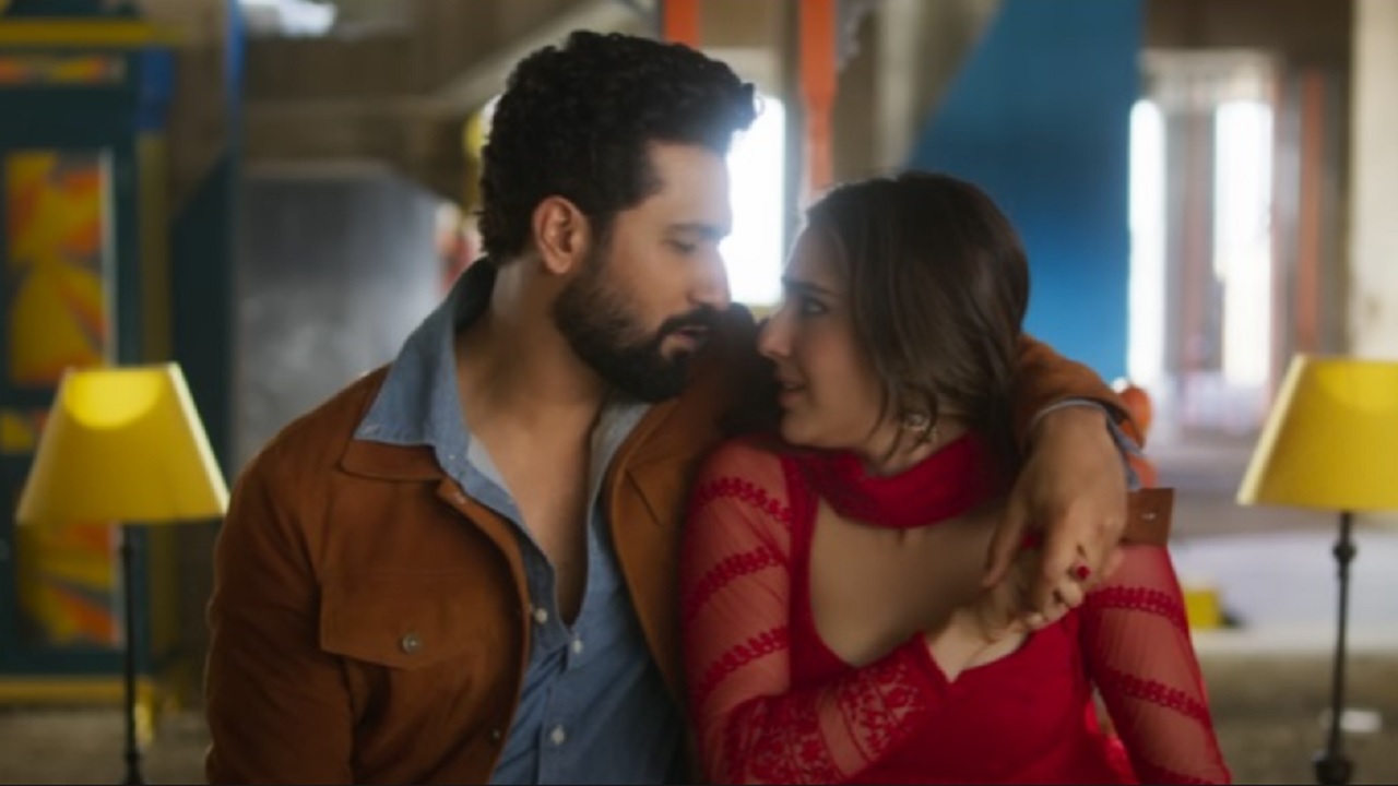 Zara Hatke Zara Bachke Movie Review: Vicky Kaushal-Sara Ali Khan's Rom 